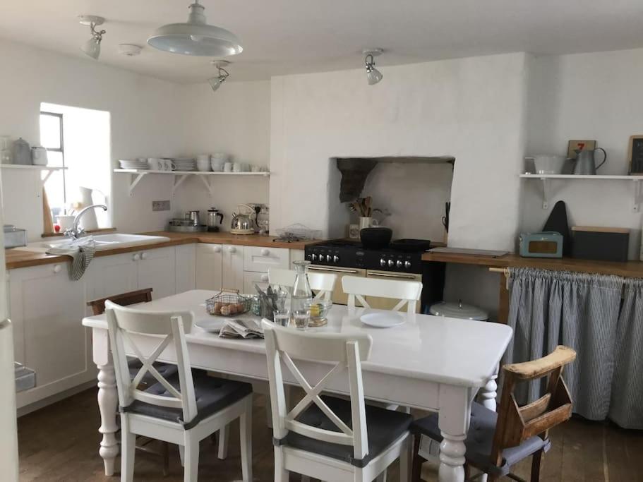 Quay Cottage Llandeilo - Housity