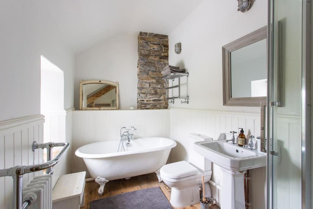 Quay Cottage Llandeilo - Housity
