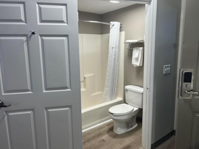 Baymont by Wyndham Lakeland - Housity