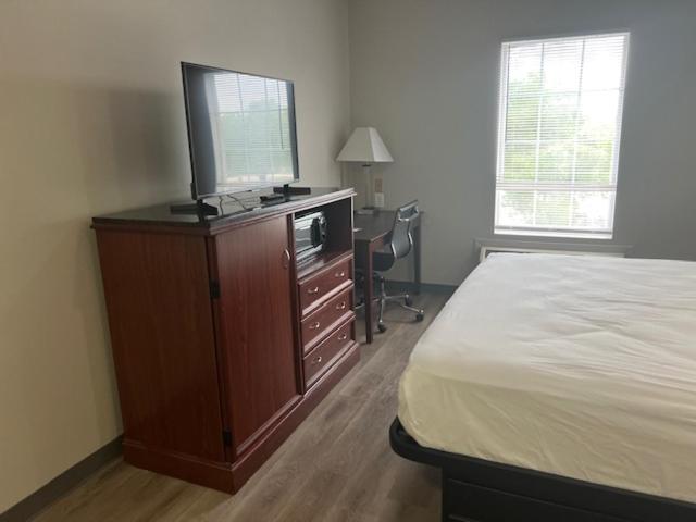 Baymont by Wyndham Lakeland - Housity