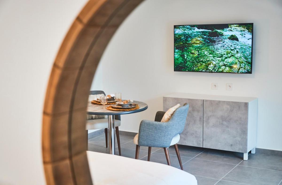 Télévision ou salle de divertissement dans l'établissement Pure Thermal Residence