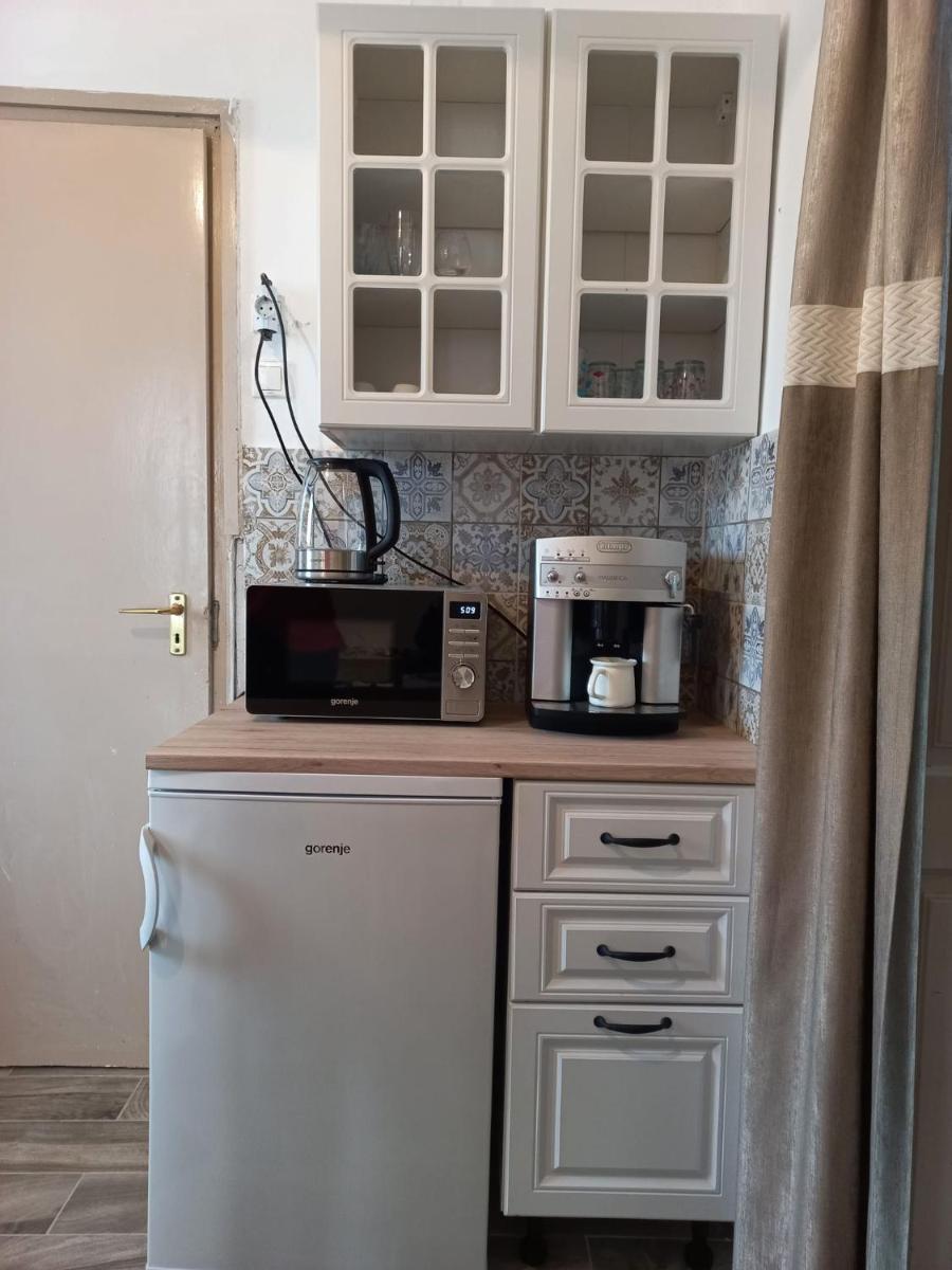 Bormegálló Vendégház - Housity