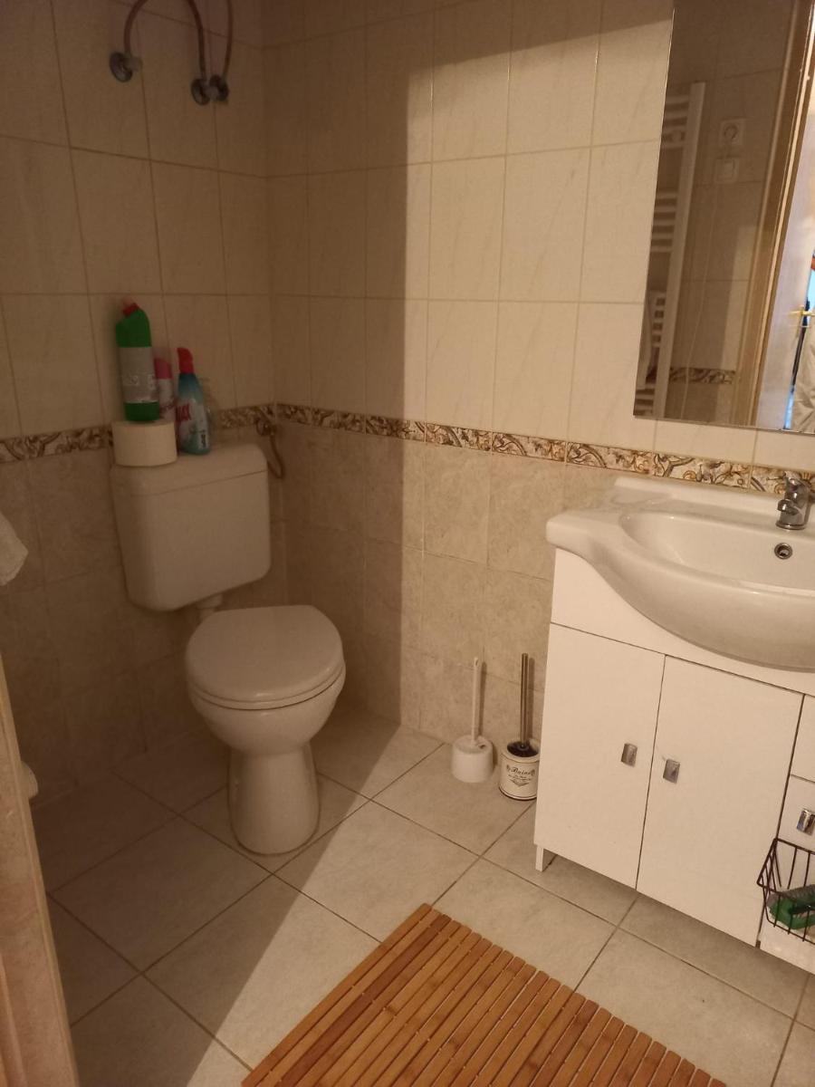 Bormegálló Vendégház - Housity
