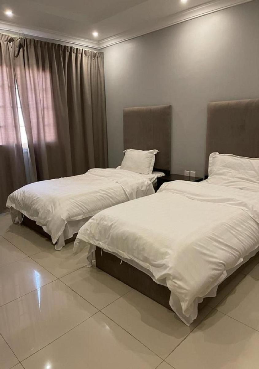 DORRA ABHUR - Housity