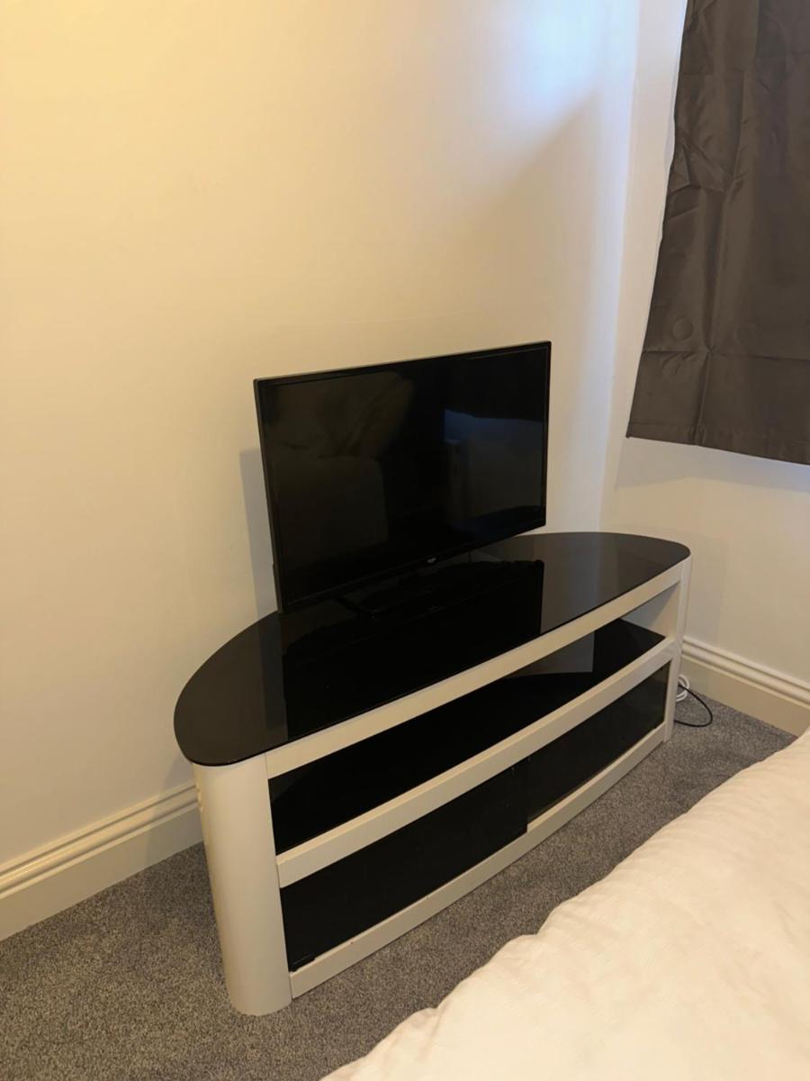 Double Room in a cosy house in Pitsea - Housity