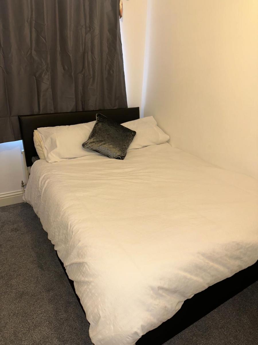 Double Room in a cosy house in Pitsea - Housity