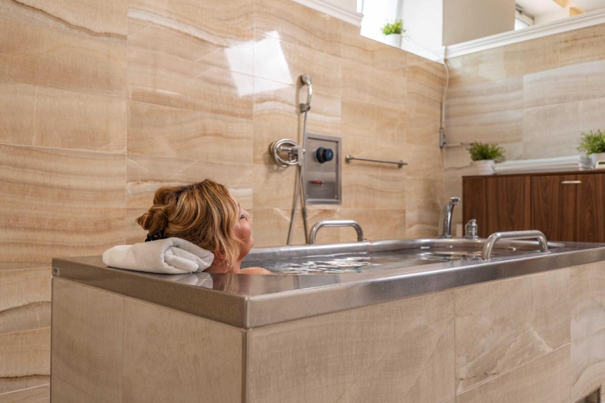 Hotel Astoria - Housity