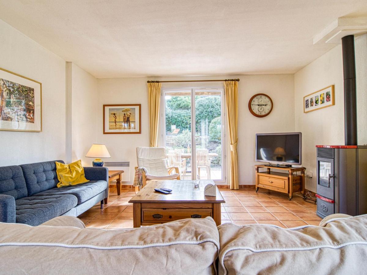 Holiday Home Les trois cyprès Villa 33 by Interhome - Housity