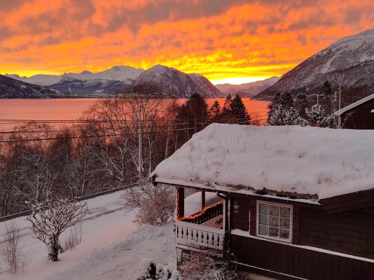 Cosy chalet, 100m2 with fjordview! - Housity