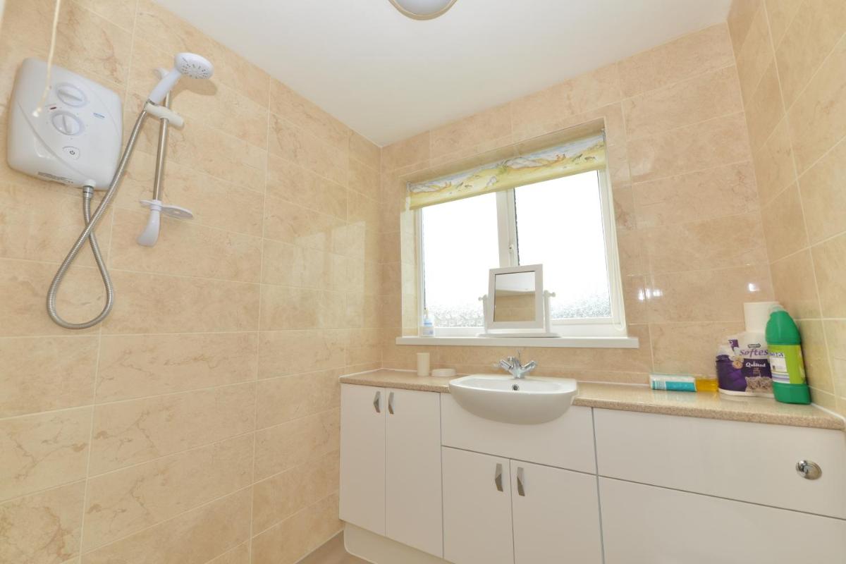 Downs View - 144 Sandown Bay Holiday Park - Housity