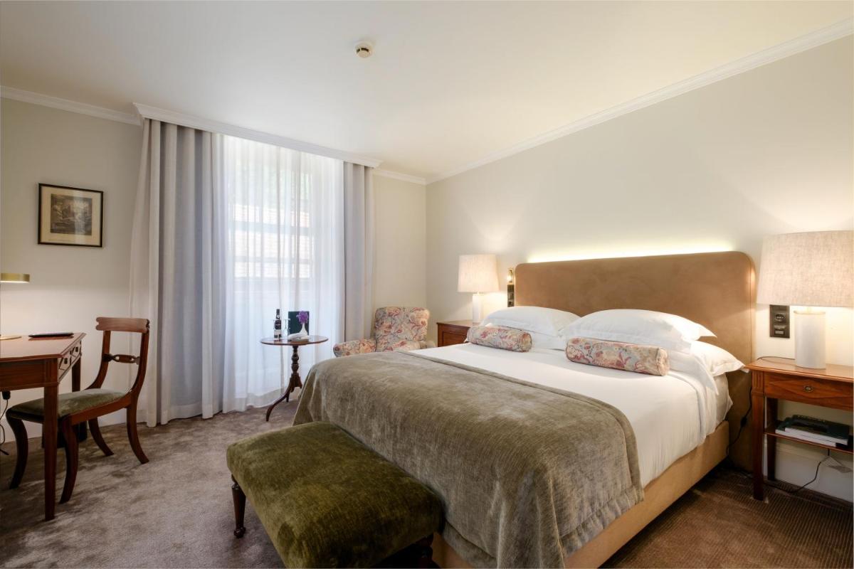 Uma cama ou camas num quarto em Casa Velha do Palheiro Relais & Chateaux