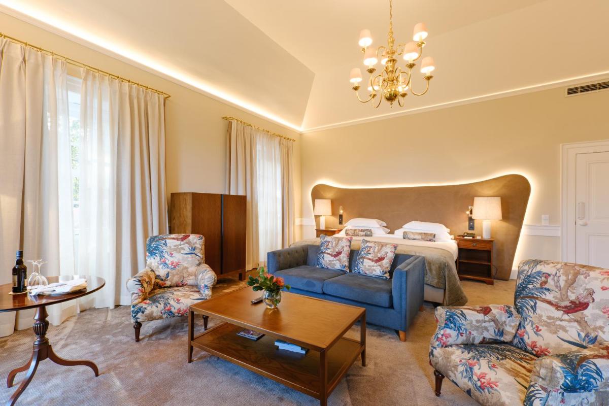 Uma área de estar em Casa Velha do Palheiro Relais & Chateaux