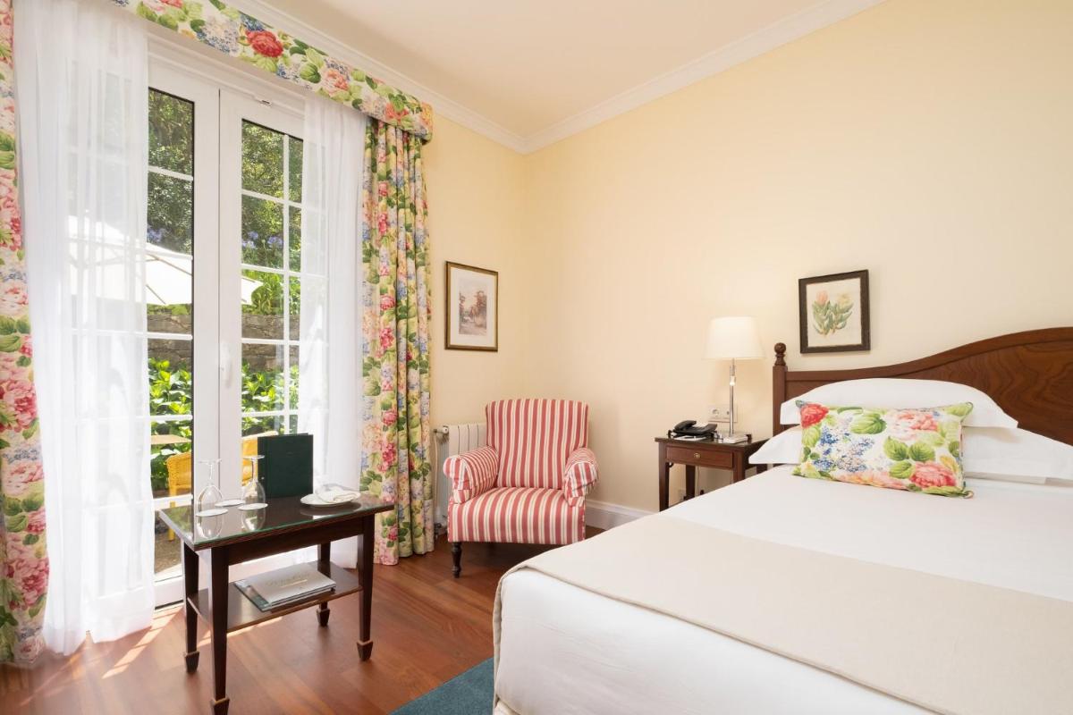 Uma cama ou camas num quarto em Casa Velha do Palheiro Relais & Chateaux