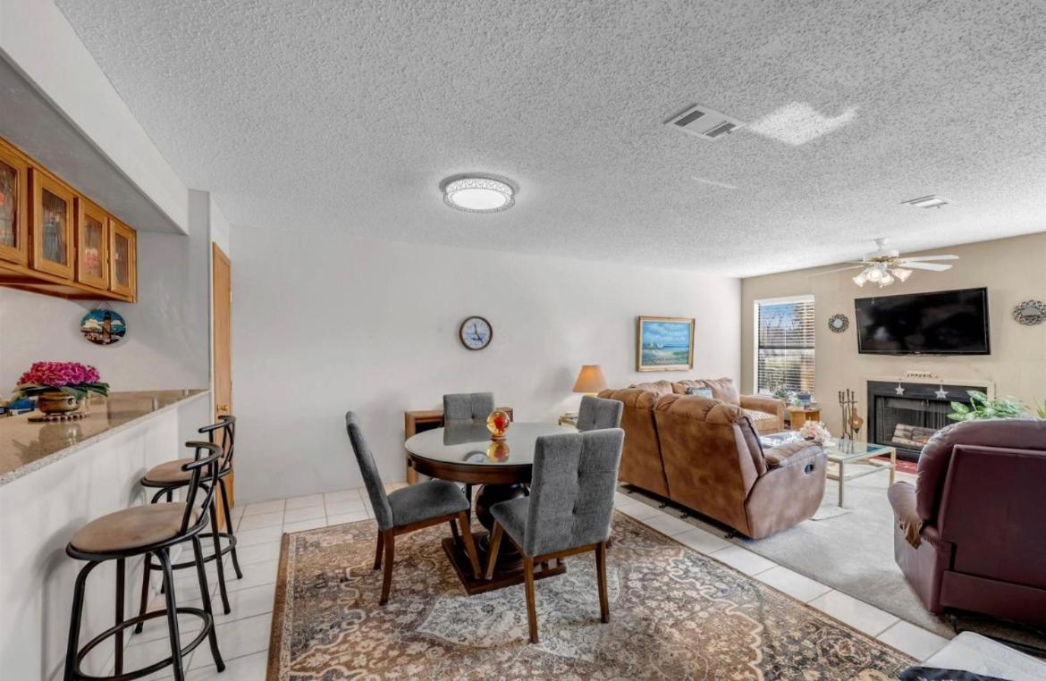 Tropical Hideaway Condo - Housity