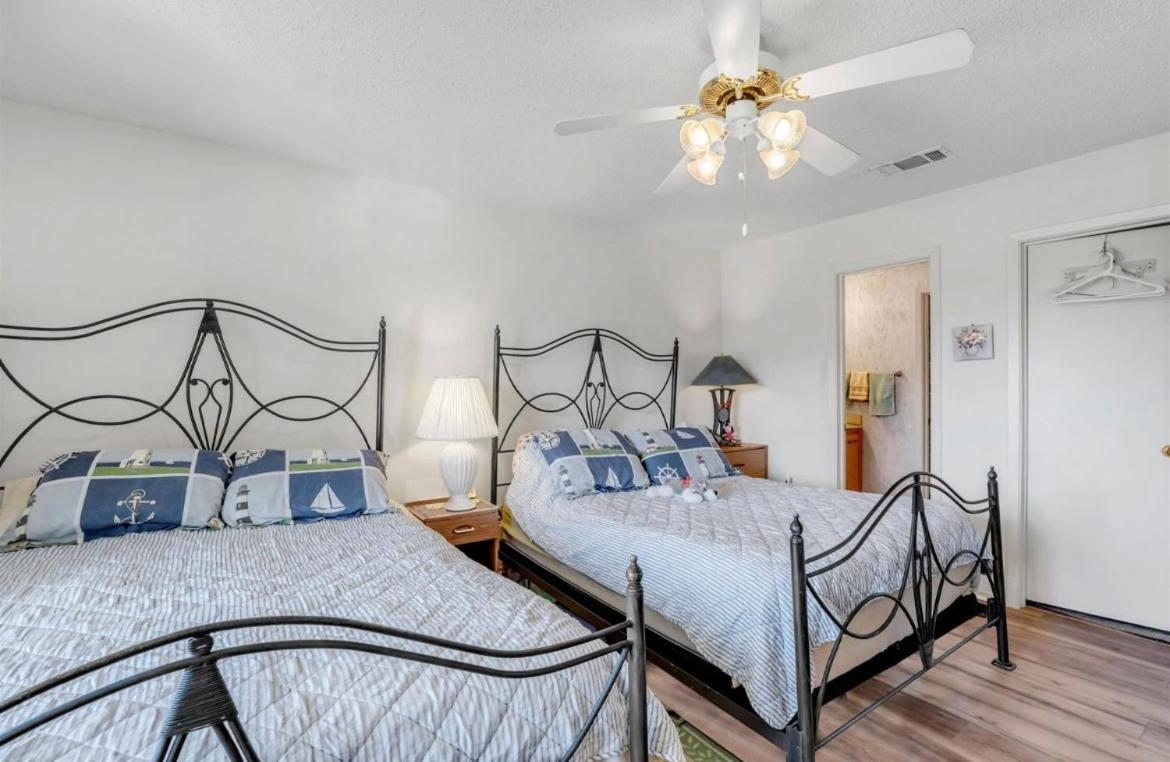 Tropical Hideaway Condo - Housity