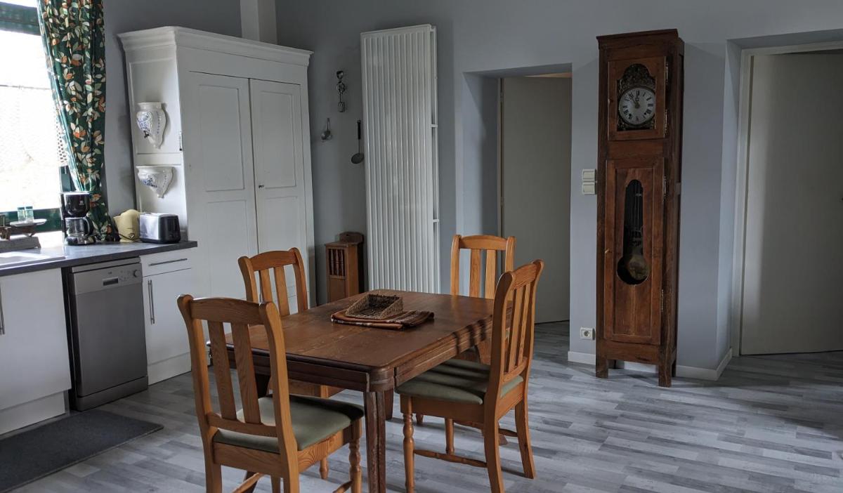 APPART' DU CHEF DE GARE gîte à Gouarec au pied de la Vélodyssée - Housity