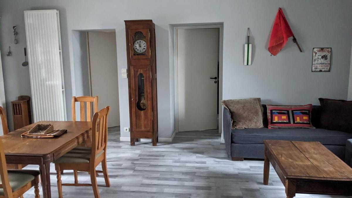 APPART' DU CHEF DE GARE gîte à Gouarec au pied de la Vélodyssée - Housity