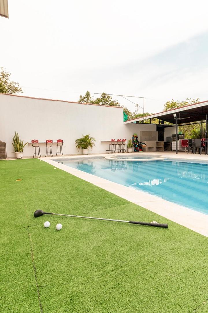 THE HOUSE of FLOWERS - Housity