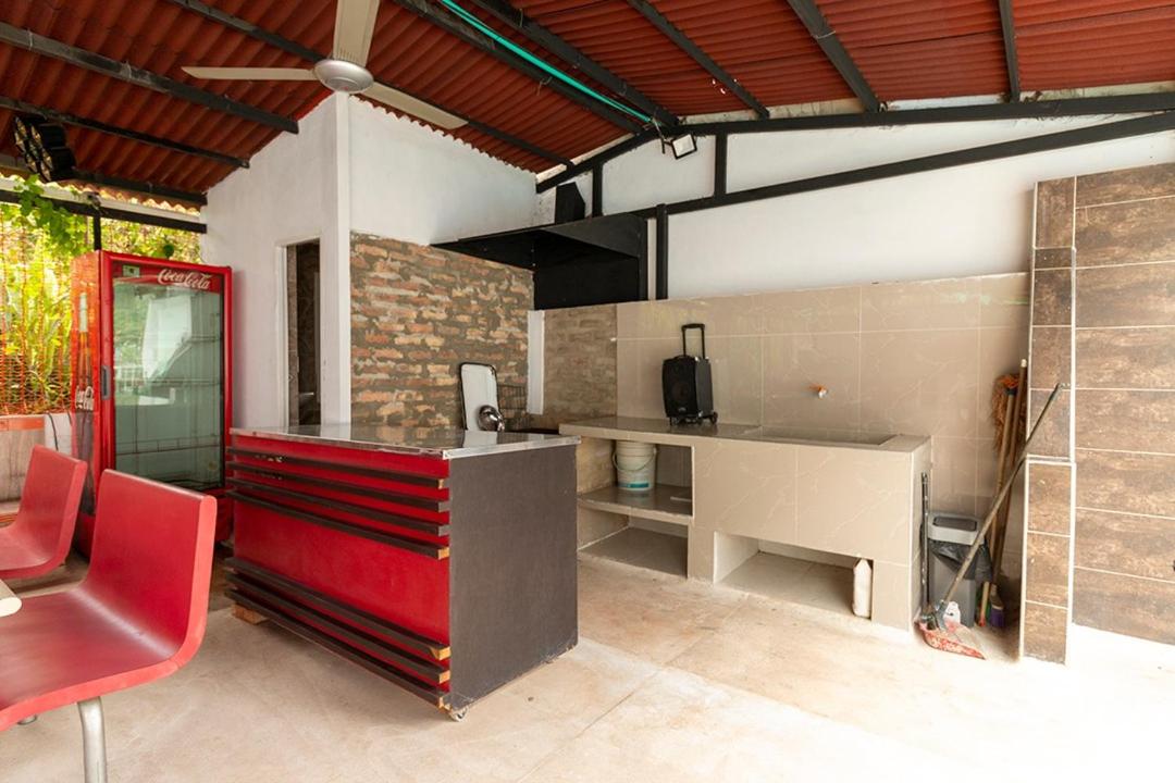 THE HOUSE of FLOWERS - Housity