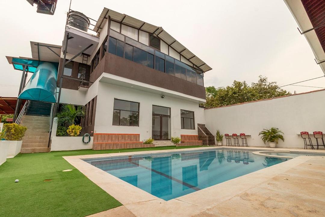 THE HOUSE of FLOWERS - Housity