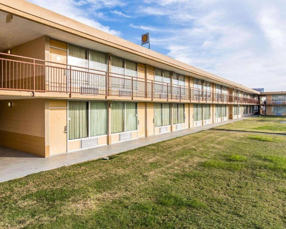 Suitetrails - Econo Lodge