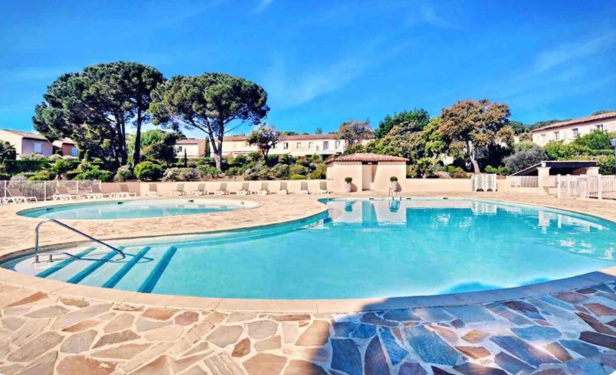 Maison spacieuse avec piscine partagée à Gassin - Housity