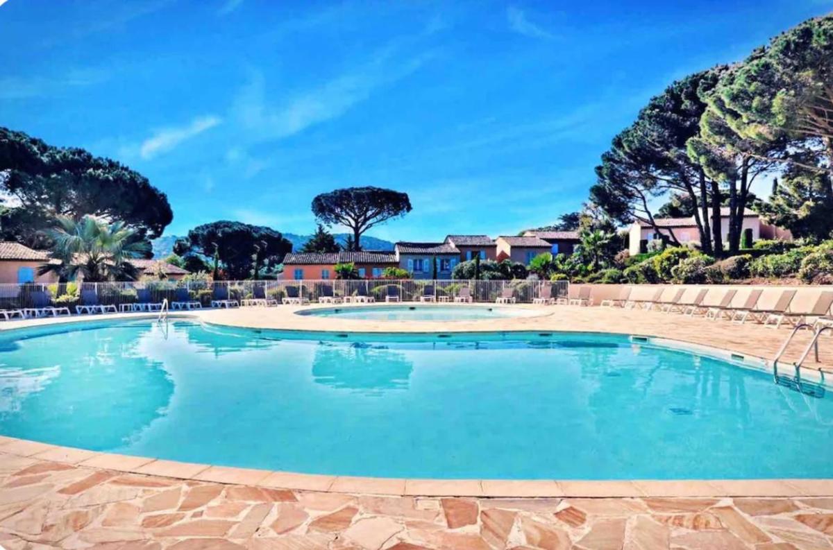 Maison spacieuse avec piscine partagée à Gassin - Housity