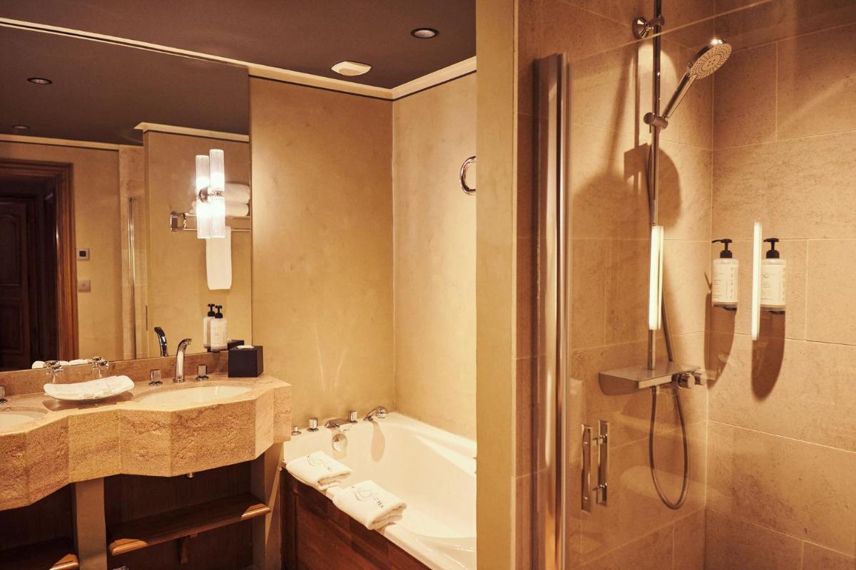 Salle de bains dans l'établissement Relais Bernard Loiseau