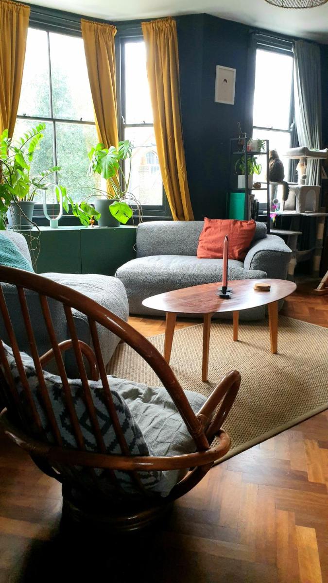Charming bedroom in artist studio - Housity