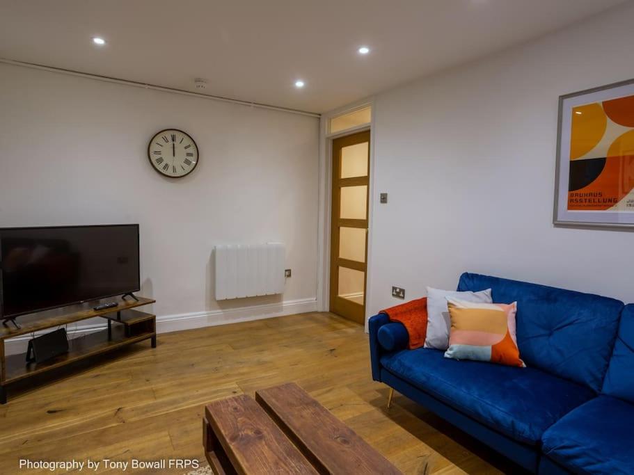 Central seaside home with peaceful patio - Housity