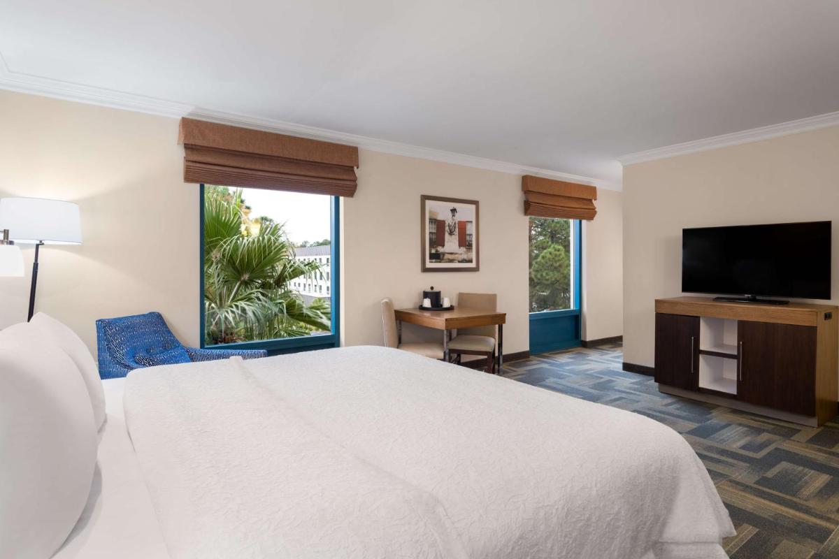 Hampton Inn Charleston North - Housity