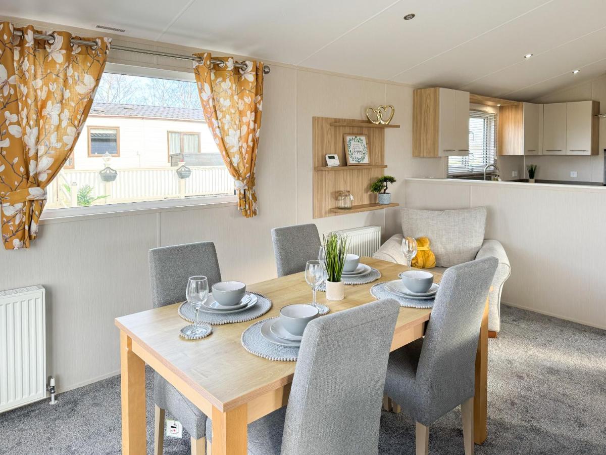 Holidays with TLC at Barlings Country Park - Housity