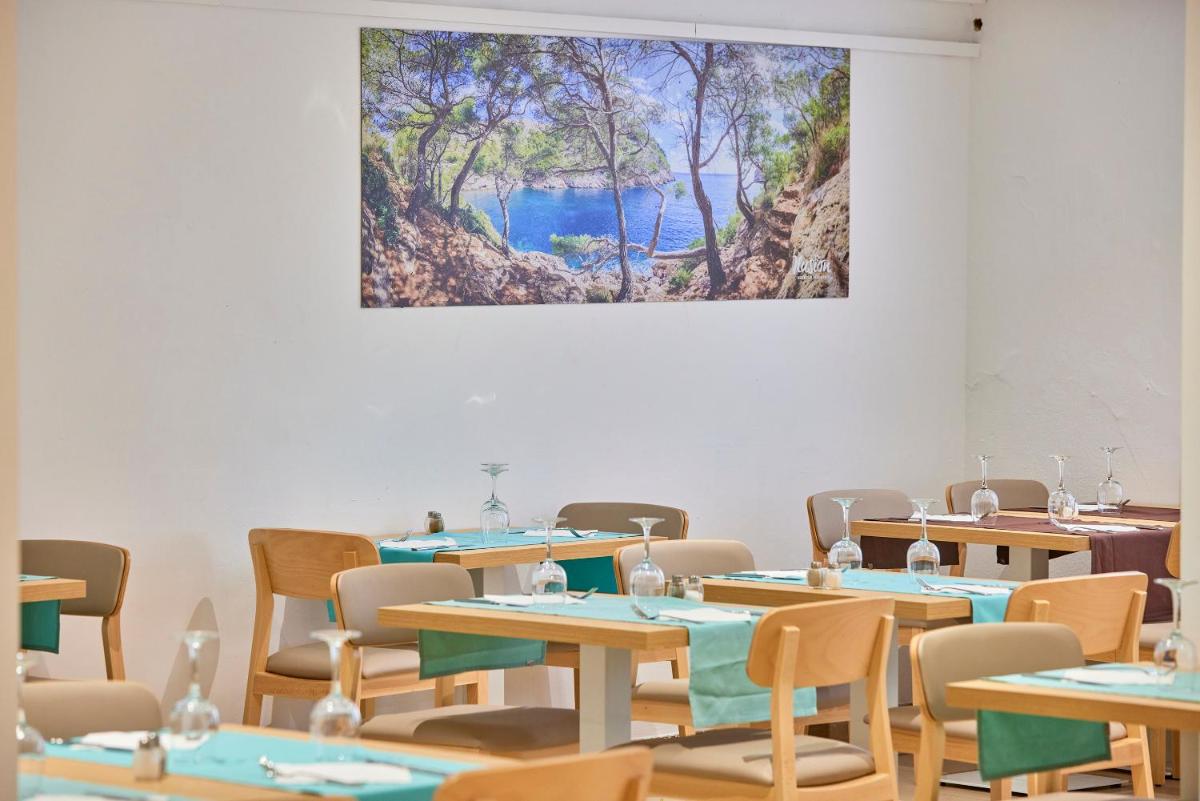 Un restaurante o sitio para comer en Hotel Ilusion Calma & Spa
