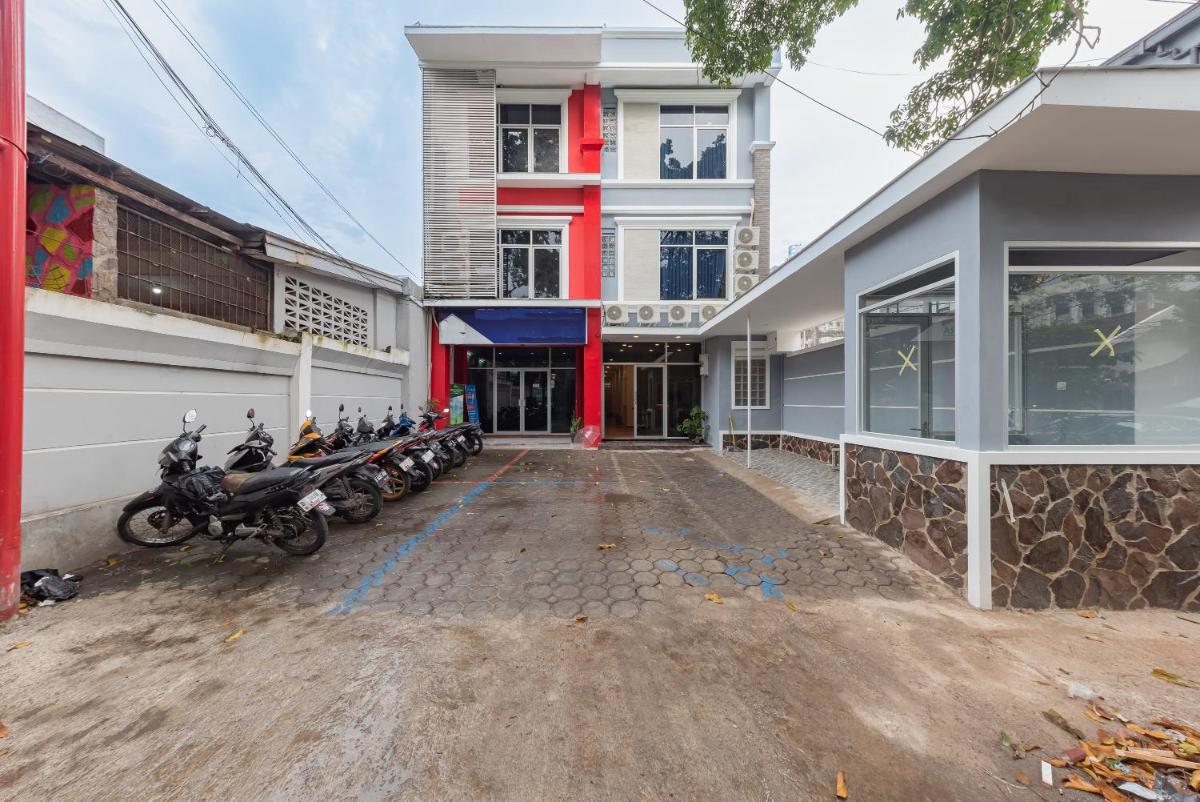 RedDoorz Plus @ Bagusrangin Street 2 - Housity