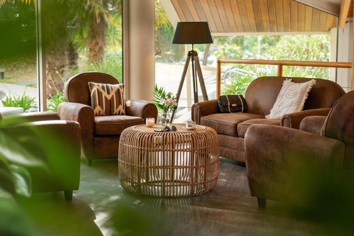 Coin salon dans l'établissement Hôtel Valdys Thalasso & Spa - les Pins
