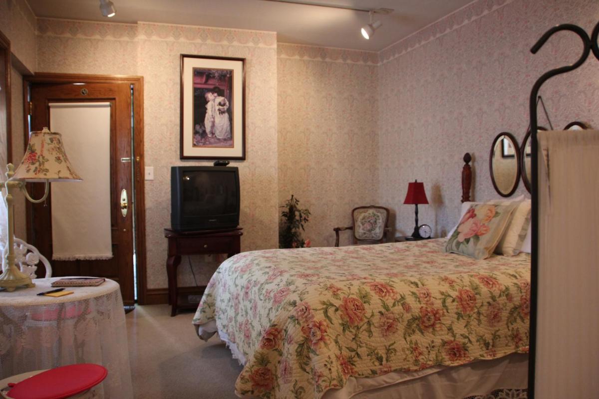 Hines Mansion - Housity