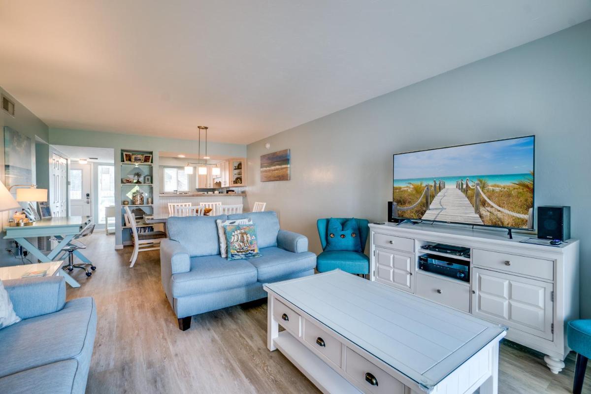 Suitetrails - Ground Floor Condo just 2 min walk from White Sandy Beaches