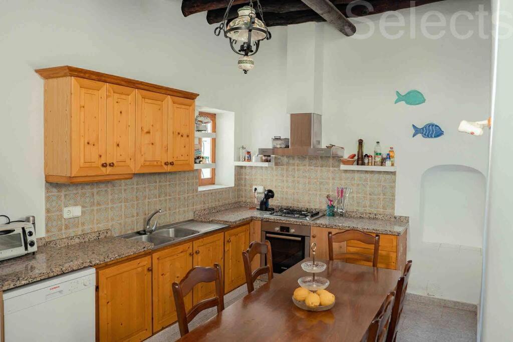 Charming Ibiza villa - Housity