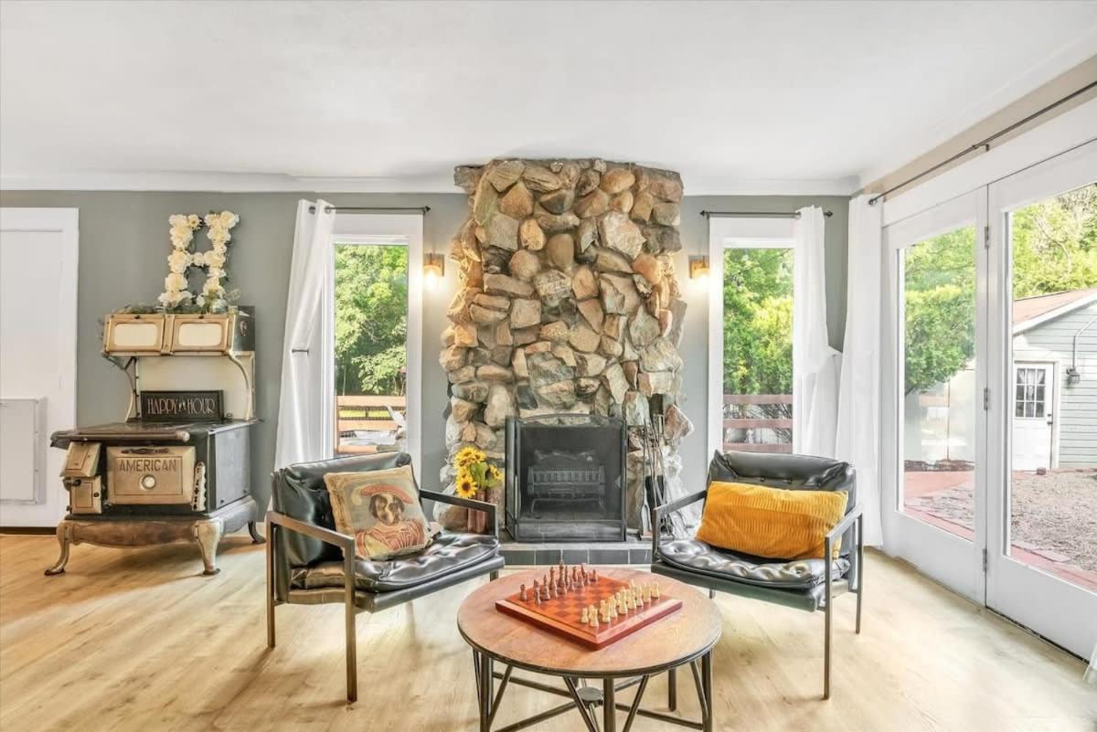 Deck & Modern Amenities! Hollyhock Hideaway - Housity