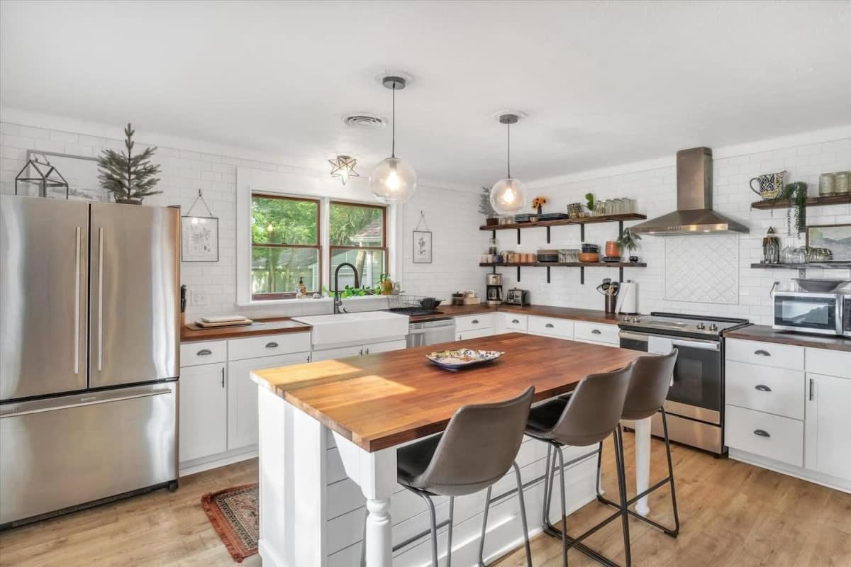 Deck & Modern Amenities! Hollyhock Hideaway - Housity