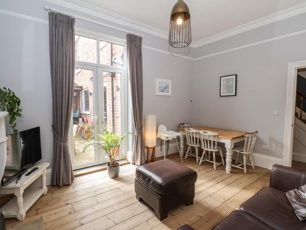 11 Highfield - Housity