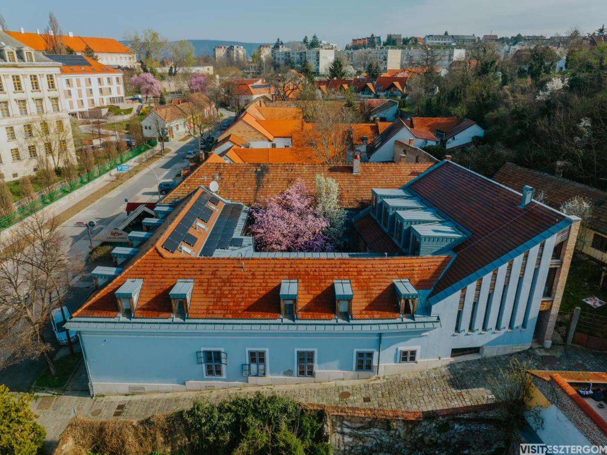 Bazilika alatt Panzió - Housity