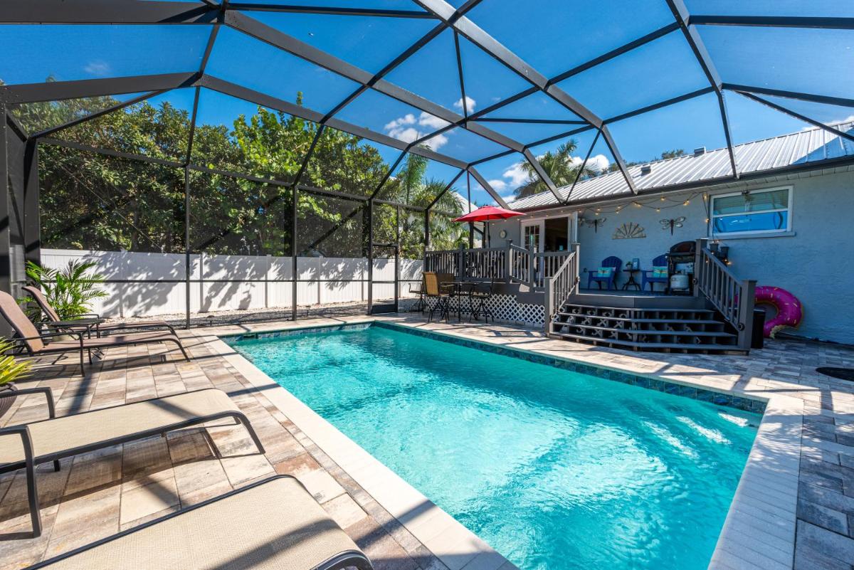 The Farm House! Spacious private pool home with grill and fully stocked kitchen! - Housity