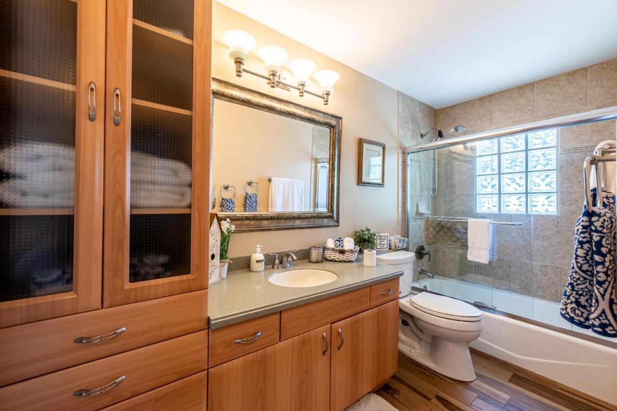 The Farm House! Spacious private pool home with grill and fully stocked kitchen! - Housity