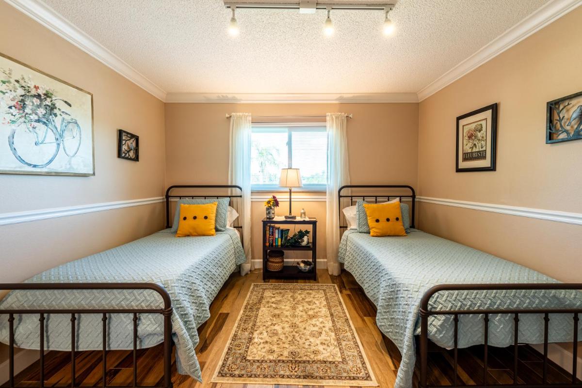 The Farm House! Spacious private pool home with grill and fully stocked kitchen! - Housity