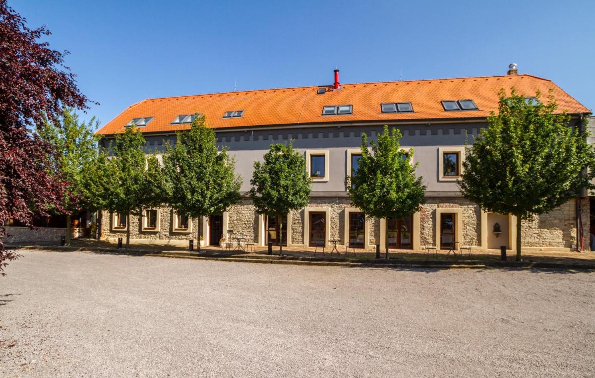 Chateau Nightingales - Housity