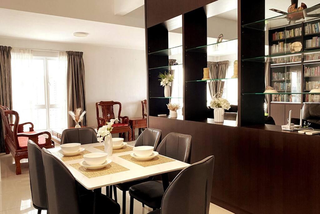 Spacious 3BR condo great night view 2 free carpark - Hizvo