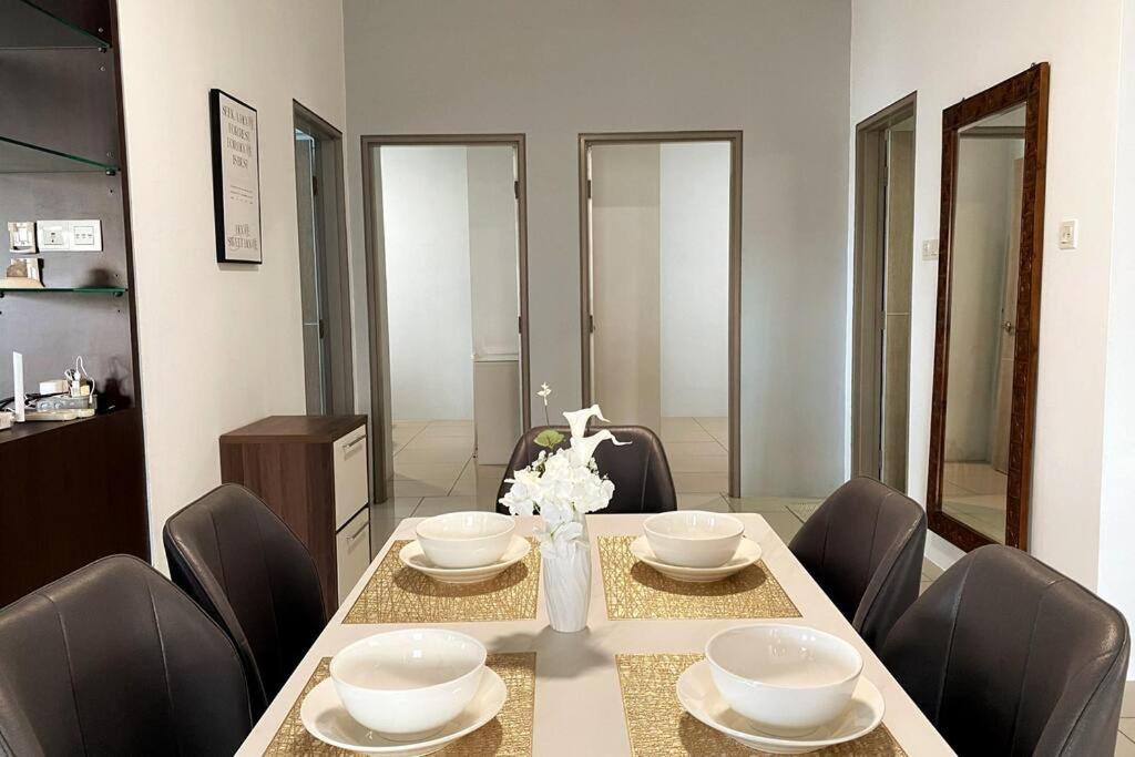 Spacious 3BR condo great night view 2 free carpark - Hizvo