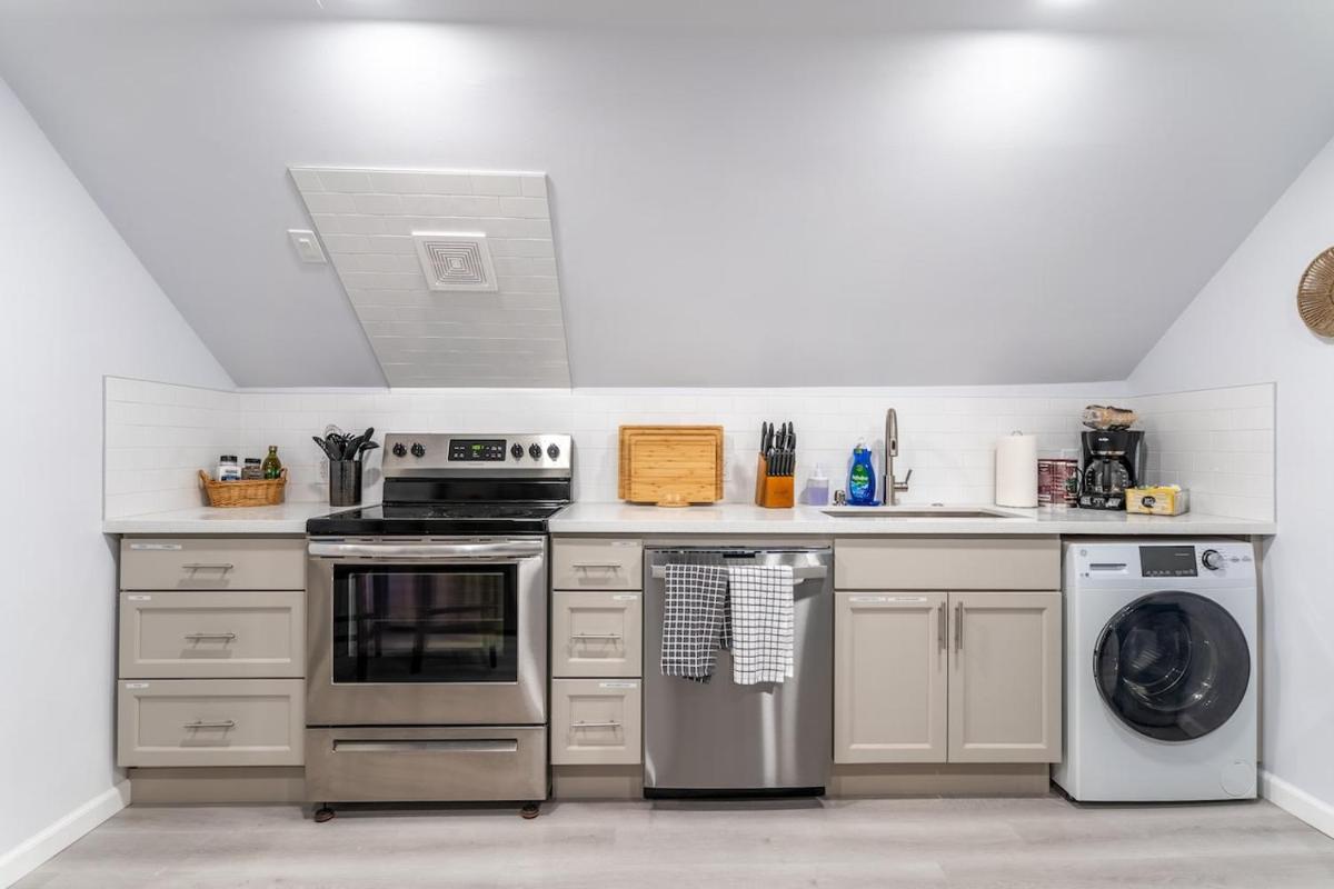 Burien's Top Unit with Spa-Inspired Bathroom - Housity