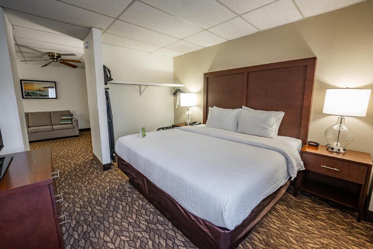 Christopher Inn and Suites - Housity